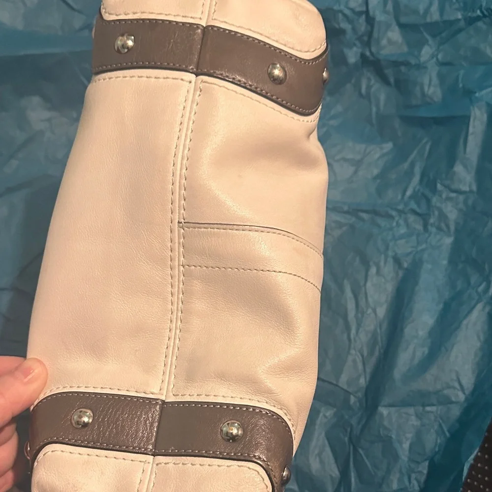 Coach Cream and Brown Shoulder Bag - Picture 7 of 9